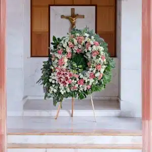 Corona Funebre Tributo Acapulco en Tripié