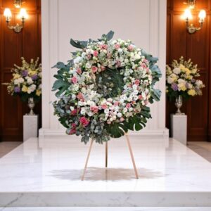 Corona Funebre Homenaje Clásico Verde en Tripié