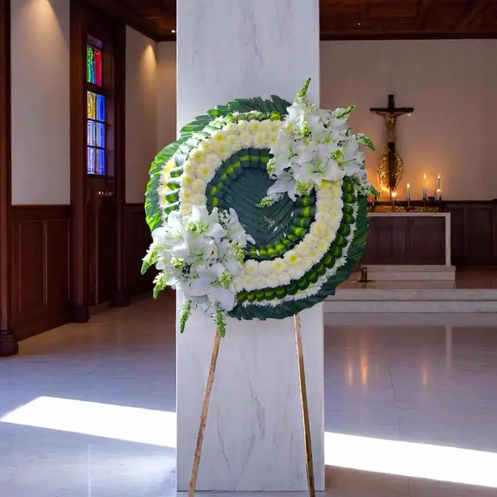 Corona Fúnebre Premium, Homenaje Elegante y Aromático