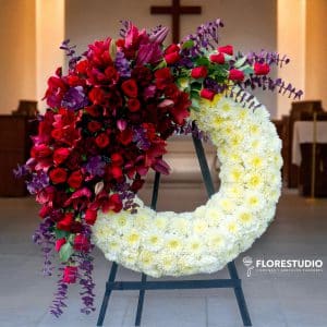 Corona Fúnebre Carmesí – Tributo de Amor Eterno