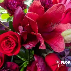 Corona Fúnebre Carmesí – Tributo de Amor Eterno 2