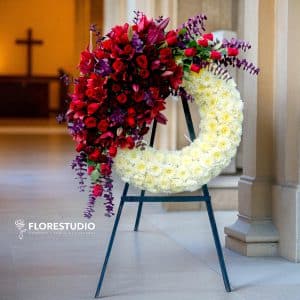 Corona Fúnebre Carmesí – Tributo de Amor Eterno Guadalajara