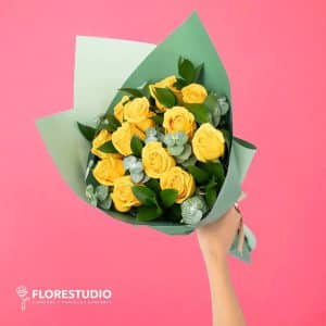 Ramo de 12 Rosas Amarillas – Amanecer Dorado
