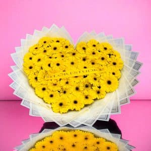 Corazón de Gerbera Amarilla – Primavera Dorada