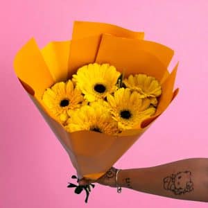 Ramo de 5 Gerberas Amarillas – Destello Dorado